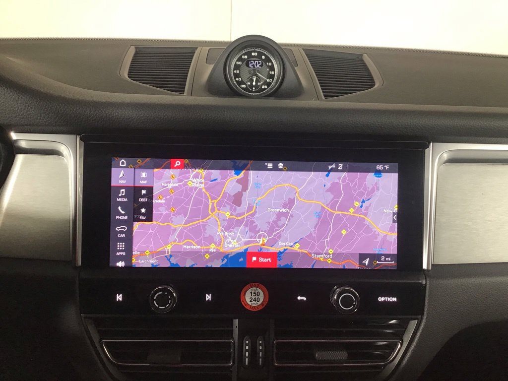 Certified 2026 Porsche Macan AWD/4WD image 32