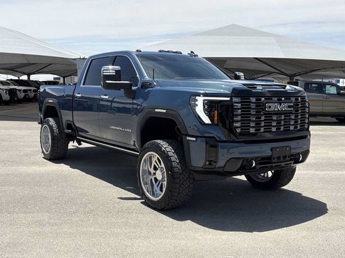 Used 2025 GMC Sierra 2500 Denali Ultimate AWD/4WD image 2