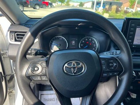 Used 2021 Toyota RAV4 XLE AWD/4WD image 25