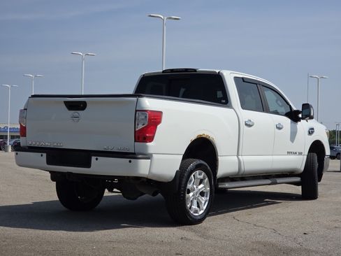 Used 2017 Nissan Titan SV AWD/4WD image 17