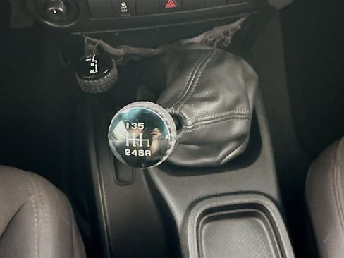 Used 2013 Jeep Wrangler Unlimited Sport AWD/4WD image 21