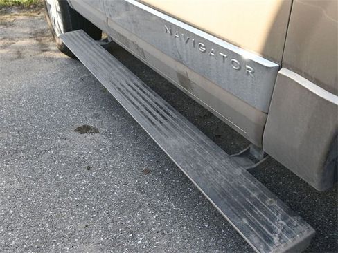 Used 2014 Lincoln Navigator Base image 21