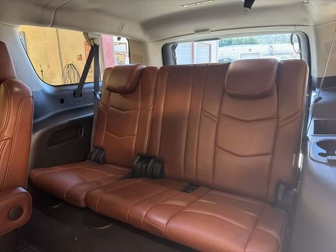 Used 2018 Cadillac Escalade ESV Premium Luxury image 6