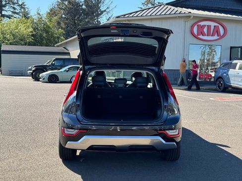 New 2025 Kia Niro SX Touring image 5