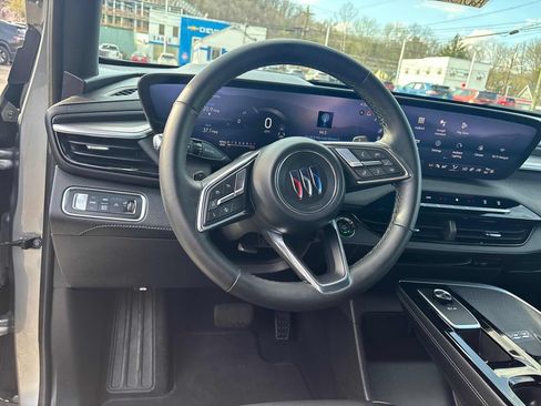 Used 2025 Buick Enclave Preferred AWD/4WD image 14