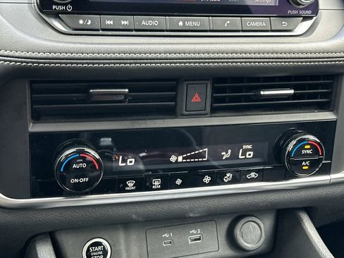 Used 2023 Nissan Rogue SV image 19