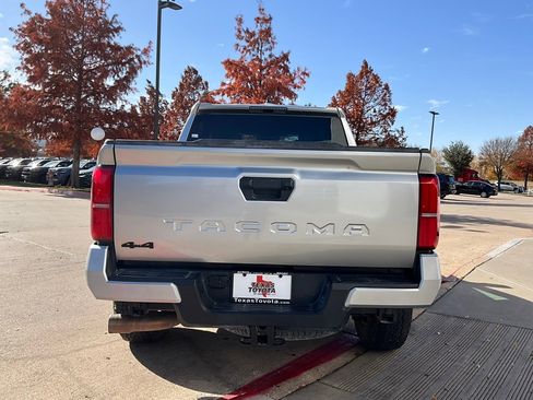 Used 2025 Toyota Tacoma TRD Off-Road image 7