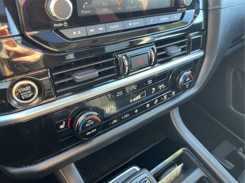 Used 2022 Nissan Pathfinder SV w/ SV Premium Package image 19