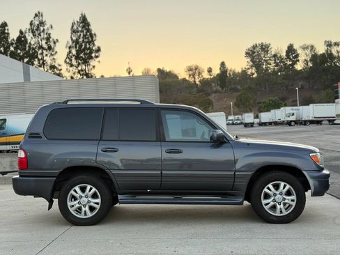 Used 2004 Lexus LX 470 4WD w/ Preferred Accessory Pkg image 5