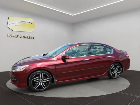 Used 2016 Honda Accord Touring image 4