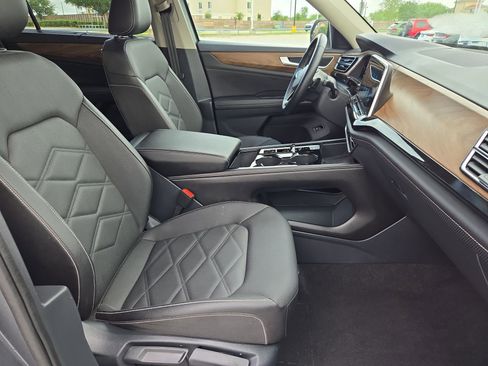 Used 2025 Volkswagen Atlas SE image 31