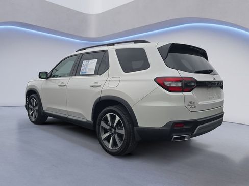 Used 2023 Honda Pilot Elite image 3