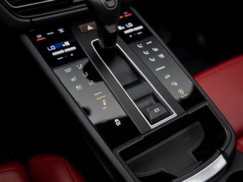Used 2023 Porsche Macan S AWD/4WD image 49