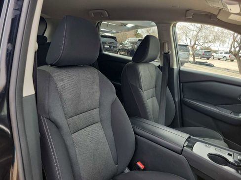 Used 2024 Nissan Rogue SV image 10