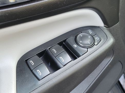 Used 2019 Chevrolet Equinox LS w/ LS Convenience Package image 20