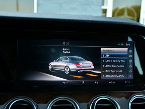 Used 2017 Mercedes-Benz E 300 image 21