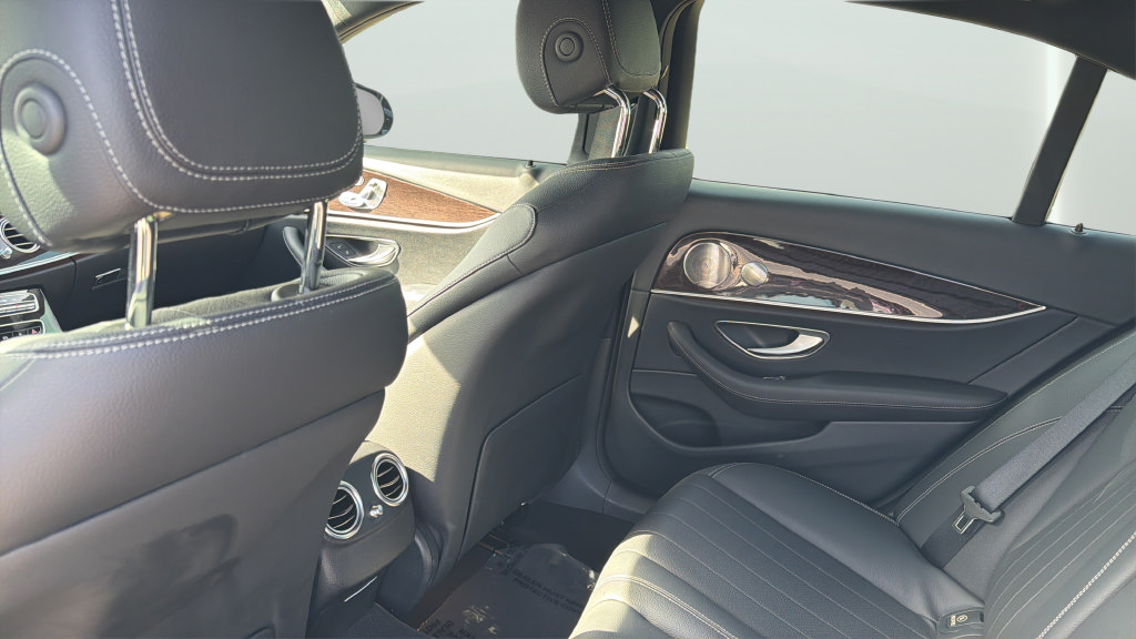 Used 2022 Mercedes-Benz E 350 Sedan image 25
