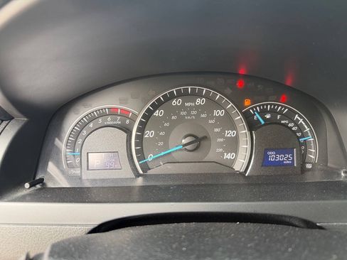 Used 2013 Toyota Camry LE FWD image 23