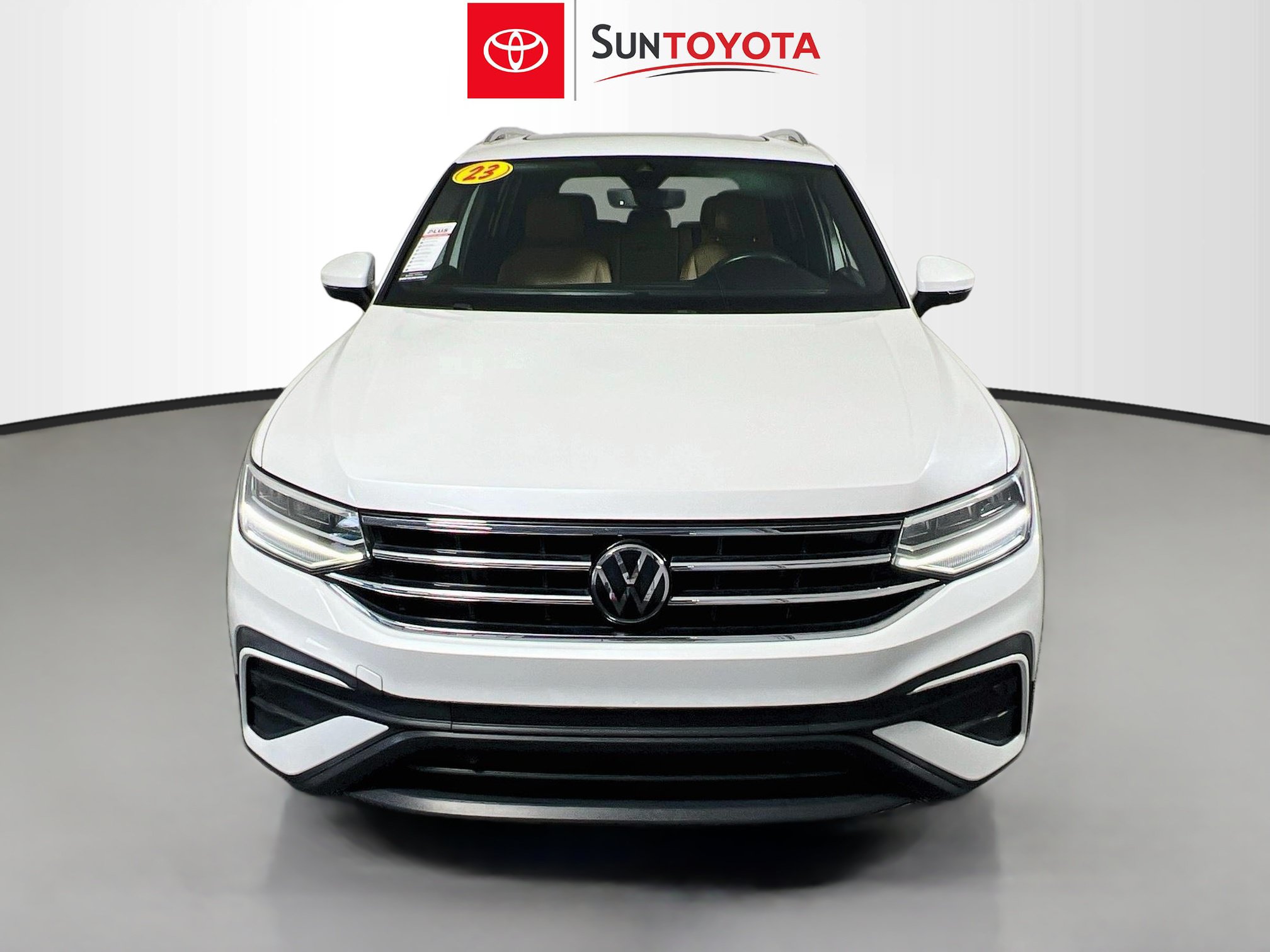 Used 2023 Volkswagen Tiguan SE w/ Panoramic Sunroof Package FWD image 10