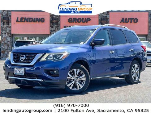 Used 2019 Nissan Pathfinder SL FWD image 1