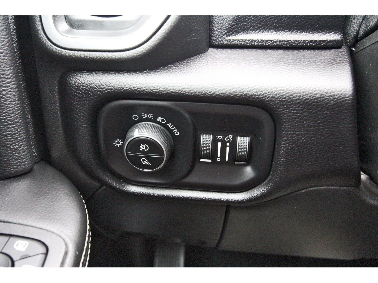 Used 2025 RAM 2500 Laramie w/ Sport Appearance Package AWD/4WD image 19