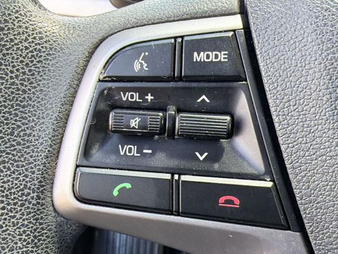 Used 2018 Hyundai Elantra SEL FWD image 16