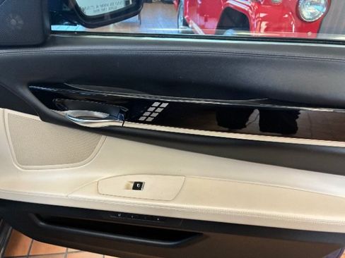Used 2011 BMW ALPINA B7 xDrive w/ Rear Entertainment Pkg AWD/4WD image 31