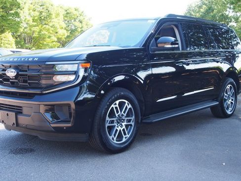 Certified 2025 Ford Expedition Max Active RWD image 3