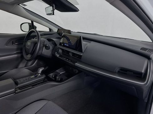 Used 2025 Toyota Prius LE FWD image 32