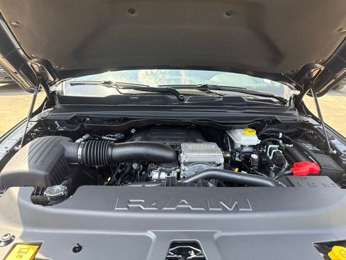 New 2026 RAM 1500 4x4 Crew Cab image 31