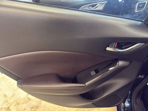 Used 2018 MAZDA MAZDA3 Touring FWD image 28