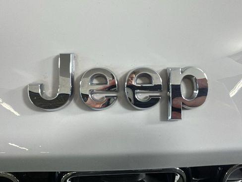 Used 2023 Jeep Grand Cherokee Limited AWD/4WD image 9