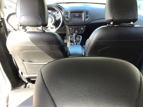 Used 2018 Jeep Compass Latitude w/ Popular Equipment Group FWD image 43