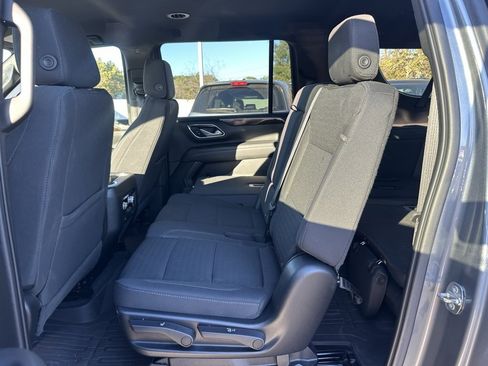 Used 2022 GMC Yukon XL SLE w/ Gmc Pro Safety Plus Package image 9