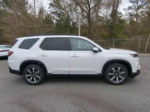 Used 2024 Honda Pilot Elite image 3