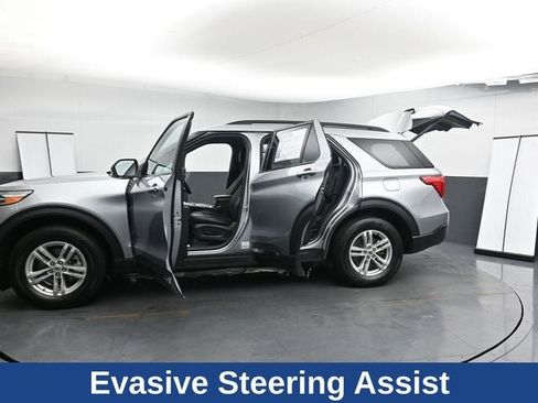 Used 2023 Ford Explorer XLT w/ Equipment Group 202A AWD/4WD image 39