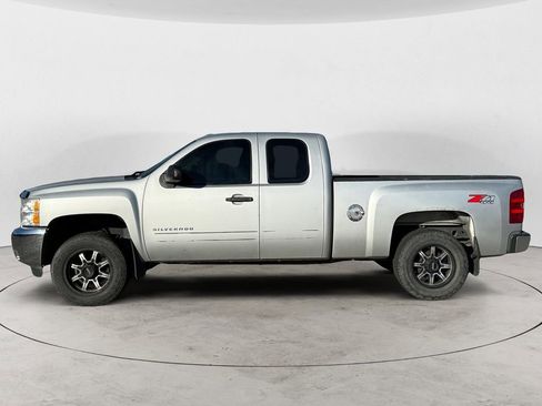 Used 2011 Chevrolet Suburban LT AWD/4WD image 2