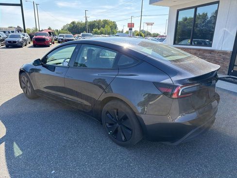 Used 2024 Tesla Model 3 Standard Range RWD image 5