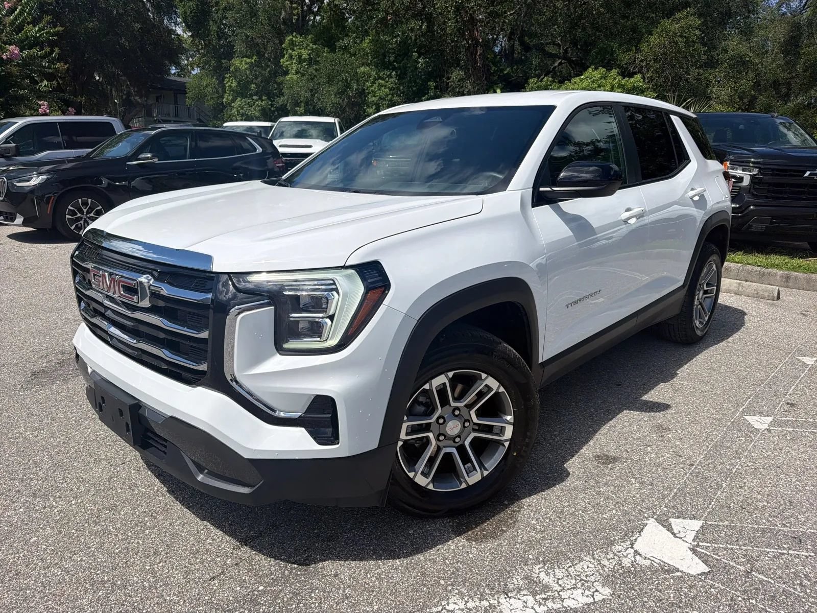 Used 2025 GMC Terrain Elevation FWD image 2