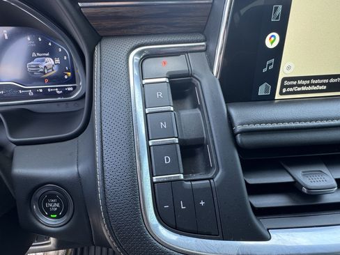Used 2022 Chevrolet Suburban Premier AWD/4WD image 37