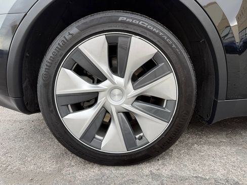 Used 2023 Tesla Model Y Long Range image 28