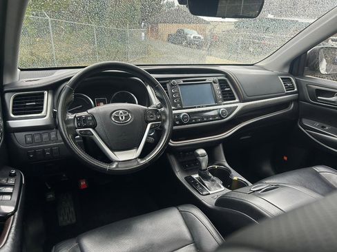Used 2019 Toyota Highlander Limited image 15