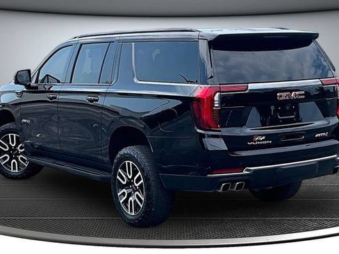 Used 2025 GMC Yukon XL AT4 AWD/4WD image 4