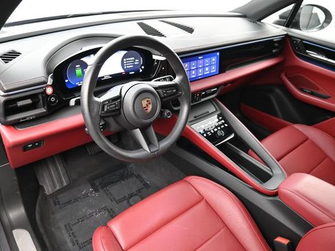 Certified 2025 Porsche Macan Electric RWD image 4