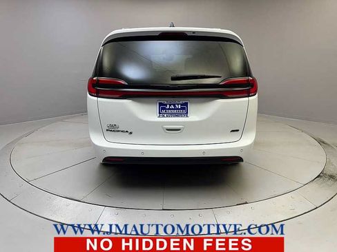 Used 2024 Chrysler Pacifica Touring-L w/ S Appearance Package AWD/4WD image 4