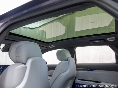 New 2026 Cadillac Optiq Luxury 2 image 10