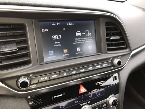 Used 2020 Hyundai Elantra SEL w/ Winter Weather Package image 16