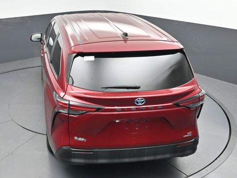 Used 2021 Toyota Sienna LE image 36