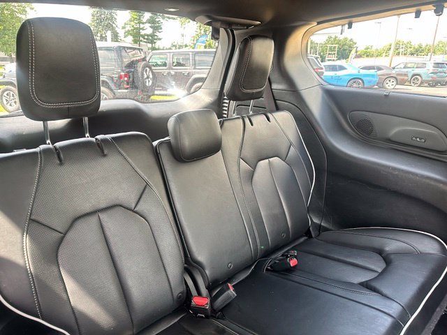 Used 2018 Chrysler Pacifica Limited w/ Advanced Safetytec Group FWD image 14