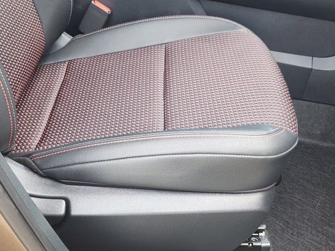 Certified 2025 Nissan Kicks SR FWD image 28